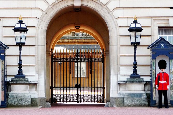 Royal London Guided Tour with Changing of the Guard - Guides that make or break the experience