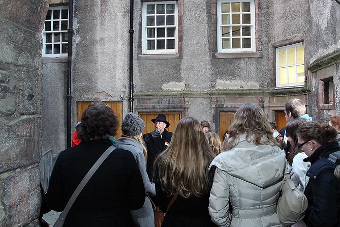 Royal Mile and Edinburgh Castle - Small Group Walking Tour - Edinburgh Castle skip-the-line: the 45-minute intro and what to do after