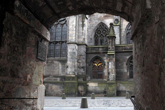 Royal Mile and Edinburgh Castle - Small Group Walking Tour - Price and value: why $70.39 can be fair for what you get