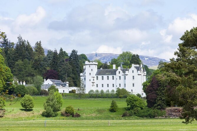 Scottish Highland Games Day Trip from Edinburgh - A Full Day of Pipe Music and Strength Tests from Edinburgh