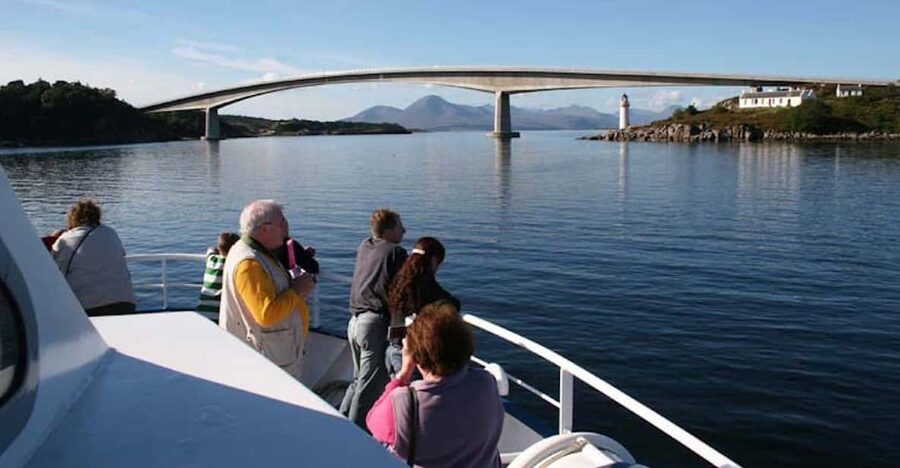 Scottish Highlands: Isle of Skye Glass-Bottom Boat Tour - What You Actually See Above the Water (Seals and Bird Life)