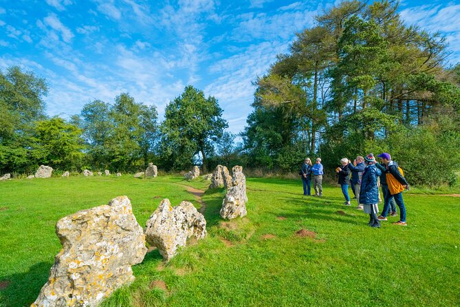 Secret Cotswolds Tour from Stratford-on-Avon or Moreton-in-Marsh - Burford Market Town: Cottages, Photos, and Homemade Cake Time