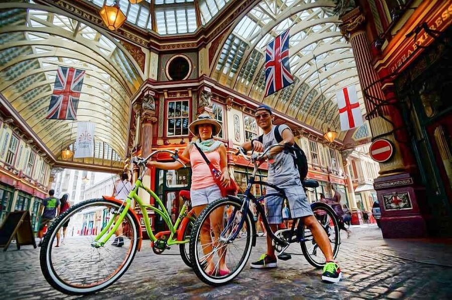 Secret London Tour by Bike - Starting in Waterloo, where the loop begins