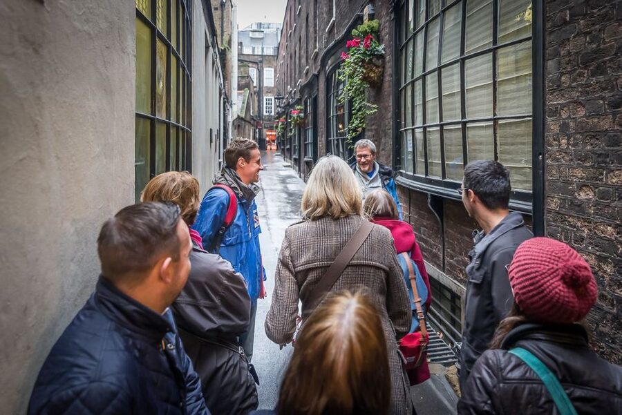 Secrets of London Walking Tour - Finding the tour by King Charles I, then cutting into back streets