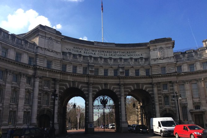 Sir Winston Churchill Private Walking Tour & War Rooms - Royal and political London, from St. James’s Palace to Parliament Square