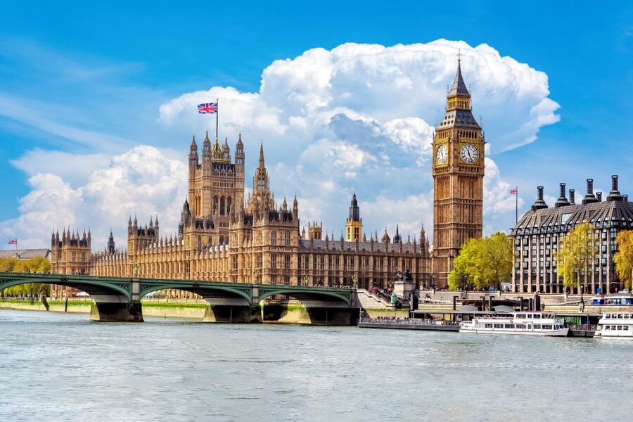 Skip-the-Line London Westminster Abbey Guided Tour in German - Pace, group size, and what to expect from a walking format