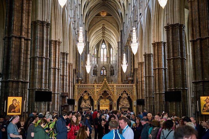Skip the Line Tower of London & Westminster Tour and River Cruise - Lunch at Trafalgar Square, then a Thames cruise that resets your brain