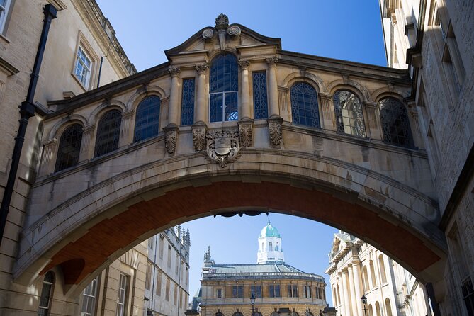 Small and Exclusive Oxford Highlights Tour - Radcliffe Camera on Radcliffe Square, classic Oxford views with context
