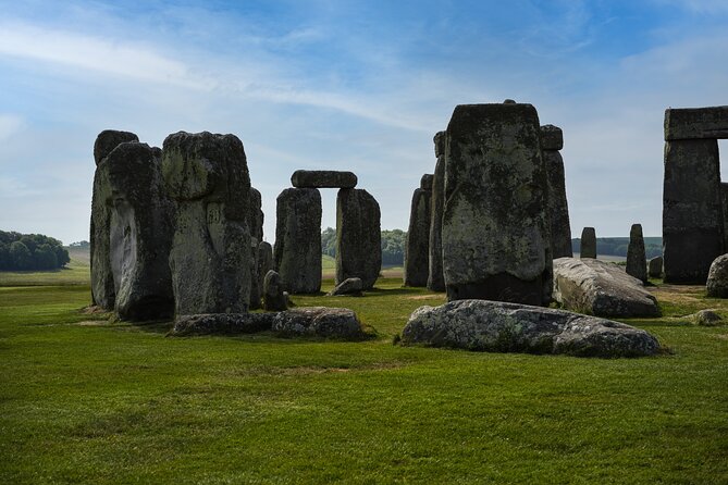 Small-Group Day Trip to Stonehenge, Bath and Windsor from London - The route out of London: where the time really goes