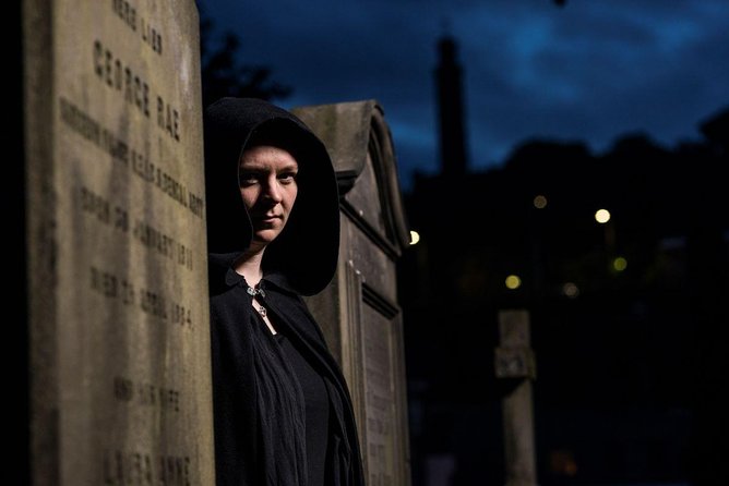 Small Group Edinburgh Underground Vaults & Graveyard Ghost Tour - Mercat Cross: where the night starts