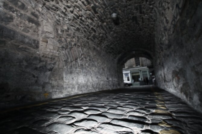 Small Group Edinburgh Underground Vaults & Graveyard Ghost Tour - What the guide does: earphones, theatrical acting, and staying comfortable