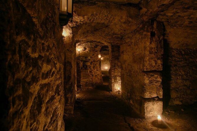 Small Group Ghost Tour incl. Underground Vaults & free drink in Megget's Cellar - From Mob Riots to Witchcraft Tales on the Streets