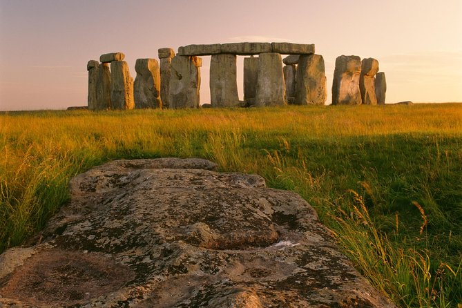 Small-Group to Bath, Lacock, Avebury and Stonehenge from London - Getting out of London: the early departure that sets the tone