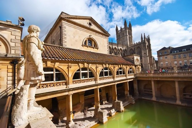 Small-Group to Bath, Lacock, Avebury and Stonehenge from London - Lacock Abbey village walk: old England that still looks real