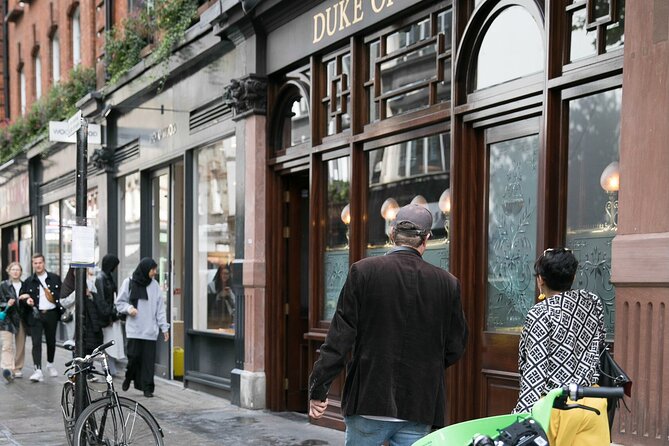 Soho Music & Historic Pubs Tour - Small-group pacing, and why it feels more like a walk with a music fan