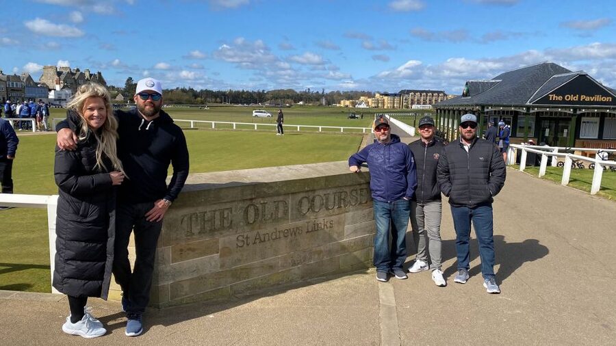St Andrews: Golf Origins and Old Course History Tour - The 18th green and 1st tee backdrops that frame the story