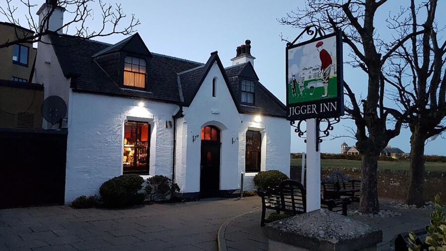 St Andrews: Golf Origins and Old Course History Tour - The Swilkan Bridge photo stop, and why its height matters