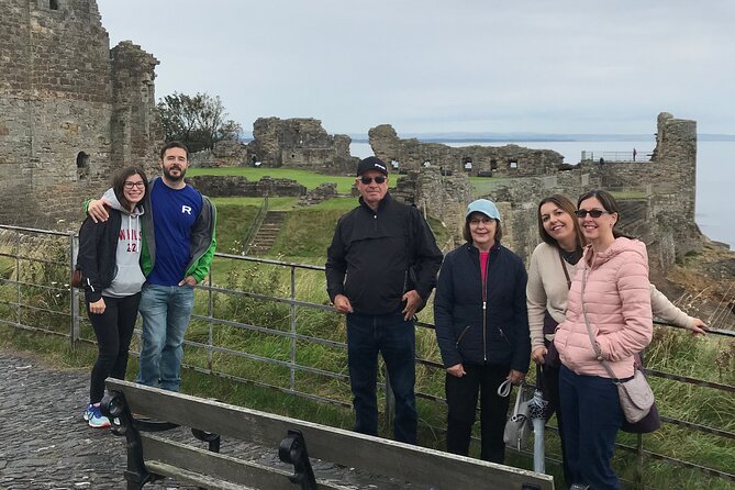 St Andrews Must-Sees Daily Walking Tour (11am & 2pm) - University of St Andrews quads, plus the cat statue pit stop
