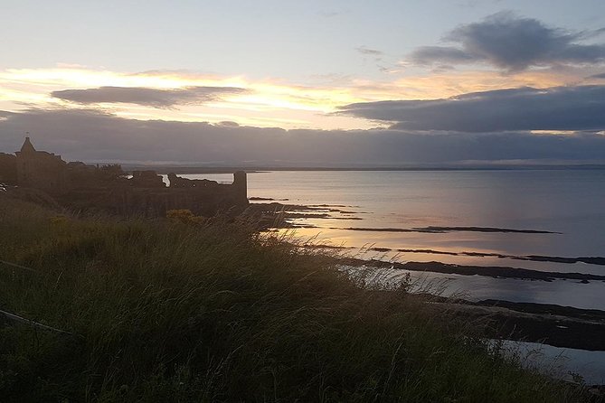 St Andrews Tours: Town, Golf and Old Course History - Meeting at T-Squared Social, then learning golf culture the fast way