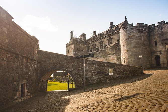 Stirling Castle, Loch Lomond and Cruise Day Tour from Glasgow - Glasgow Buchanan to Stirling Castle: The Morning Flow You Want