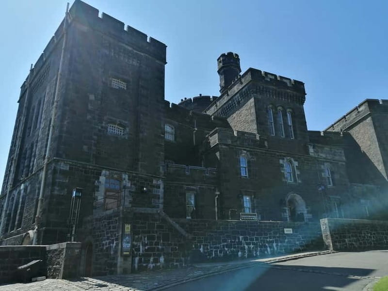 Stirling: Daily Guided Walking Tour (11am & 2pm) - Key things to know