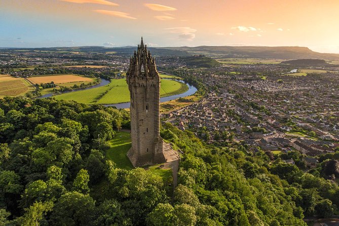 Stirling, Highlands & Distillery in Spanish - Start at 7:45 am, then settle in for a 12-hour route
