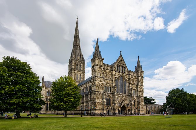 Stonehenge and Salisbury Cathedral Private Tour from Southampton - Private pickup from your Southampton hotel, minus the station hassle