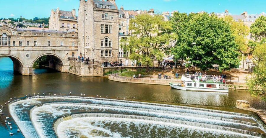 Stonehenge & Bath: Full-Day Coach Tour from London - The guide’s role: more than facts on a screen