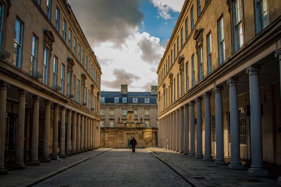 Stonehenge, Bath, Windsor and Roman Baths London Day Tours - Coach Ride Quality and Tour Guides: Where This Trip Wins