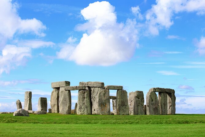 Stonehenge Inner Circle Tour - Photo, weather, and what to wear for the stones