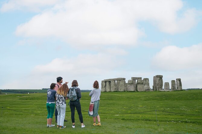'Stonehenge & Secret England' from Bath for 2-8 curious adventurers - Skip-the-Line at UNESCO Stonehenge: 2 Hours That Fly