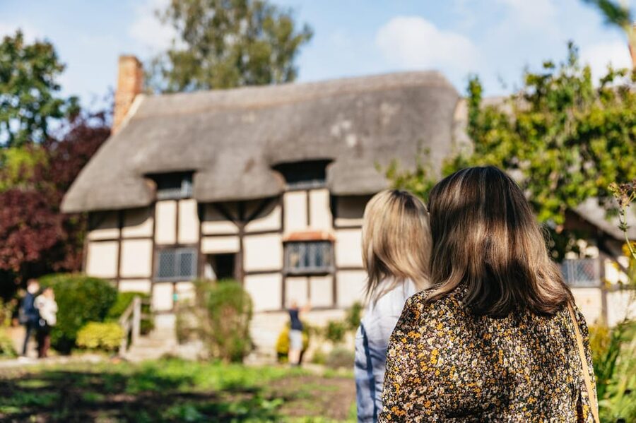 Stratford-upon-Avon: Anne Hathaway's Cottage Entry ticket - The gardens, orchards, and woodland walks that make it a full visit