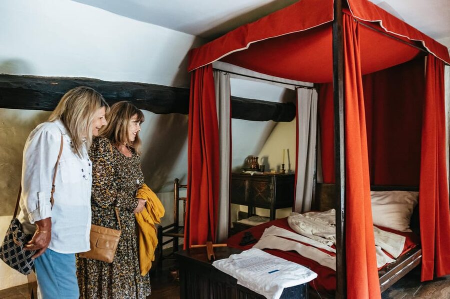 Stratford-upon-Avon: Anne Hathaway's Cottage Entry ticket - The Shakespeare Birthplace Trust collections: what makes this stop special