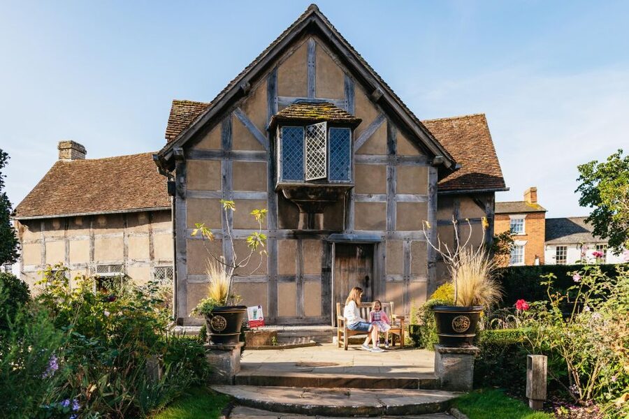 Stratford-upon-Avon: Shakespeare's Birthplace Ticket - Beyond Words exhibition, get context before you step into the house