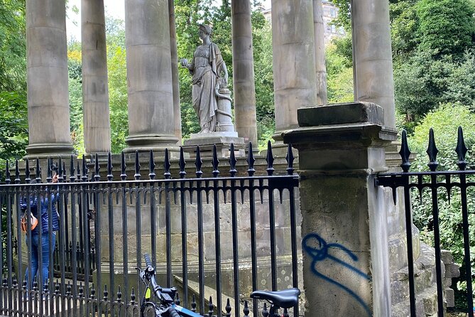 Stunning Edinburgh E-bike Tour max 10 people small group - The Arthur’s Seat climb: why e-bikes make the view feel fair