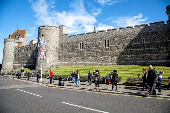 Summer Special: Buckingham Palace & Windsor Castle Tour - St George’s Chapel: Henry VIII, Queen Elizabeth II, and the 2018 Wedding Setting