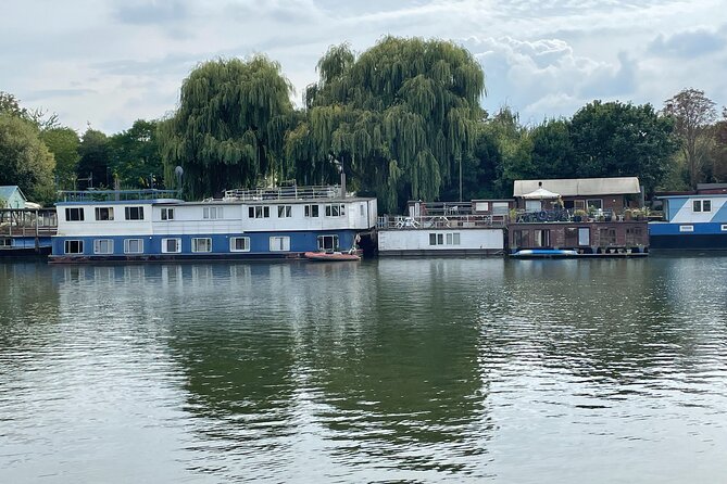 Ted Lasso Tour of Richmond with Private Guide - Meeting at Richmond Station and Staying on Schedule