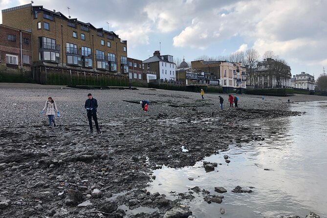 Thames Beachcombing - What you might find, from clay pipes to pre-Fire tiles