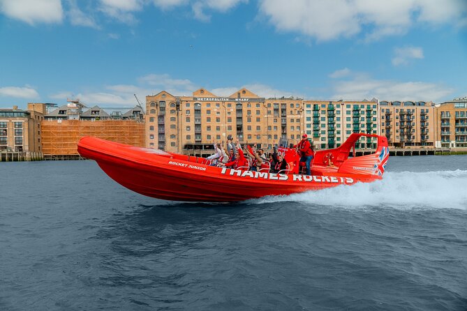 Thames High-Speed Zone Speedboat in London - The music and guide vibe: fast, funny, and very British
