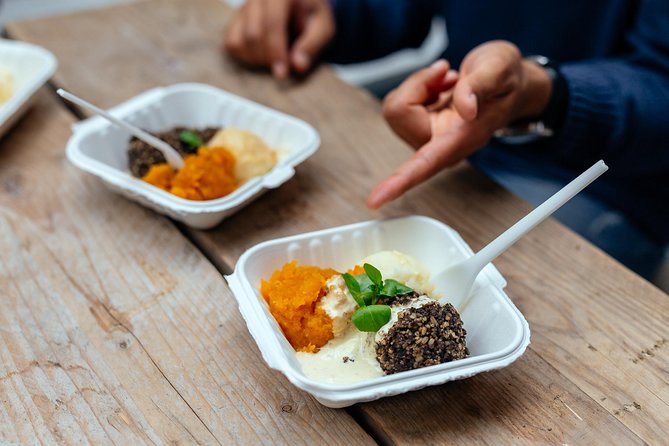 The 10 Tastings of Edinburgh With Locals: Private Food Tour - John Knox House Museum: culture in between bites