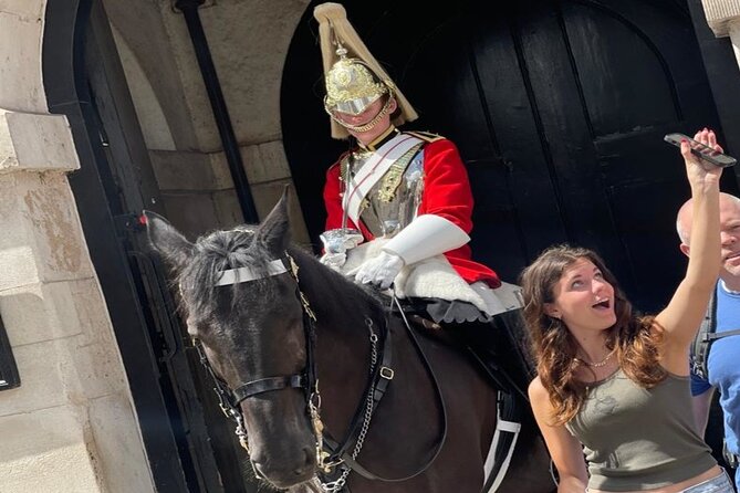 The Changing of the Guard Tour and Buckingham Palace - Trafalgar Square Finale: Nelson’s Column in Five Minutes