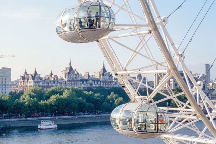 The London Eye Champagne Experience - The champagne moment: Moët & Chandon served chilled