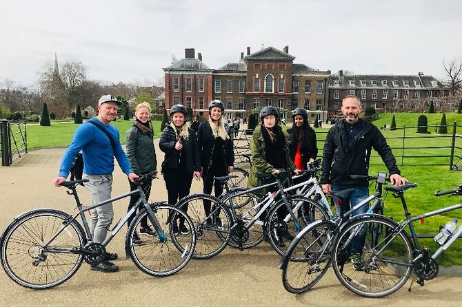 The London Landmarks. 3.5 hour Morning tour - St James’s Palace, Wellington Statue, and the Royal Zone