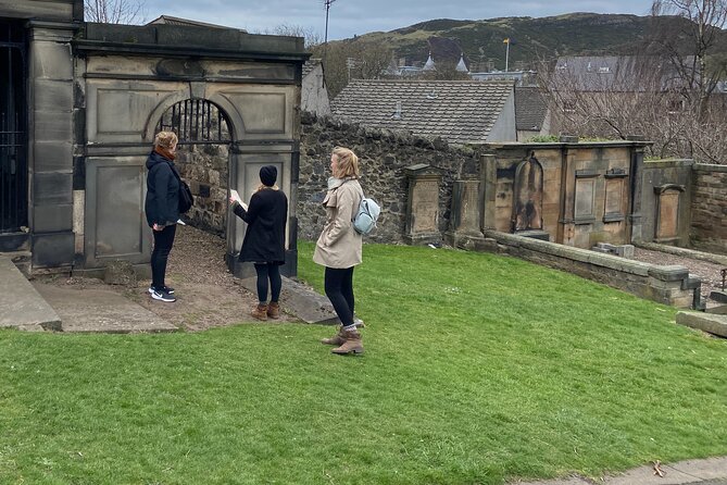 The Pirate's Riddle: An Outdoor Treasure Hunt - Calton Island adventure: where the pirate story happens