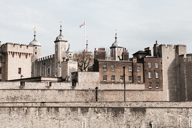 The Tower of London - Small Group Tour with a Local Expert - Before you enter: where to meet and how pickup works