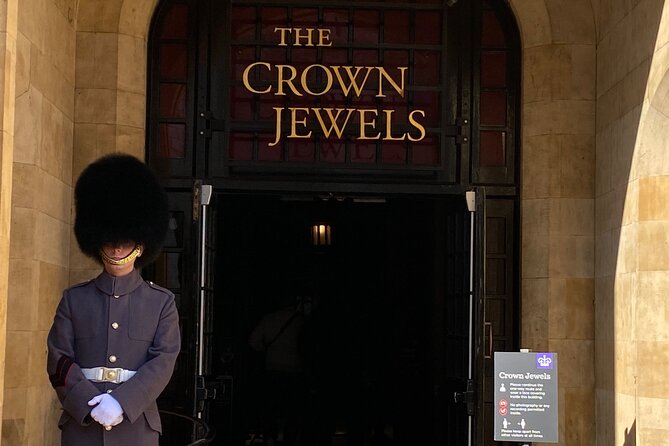 The Tower of London - Small Group Tour with a Local Expert - Crown Jewels and Coronation Regalia: what to look for