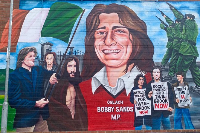 The Troubles and iconic award winning taxi 2hr private cab tour - Tips to get the most out of 2 hours in Belfast