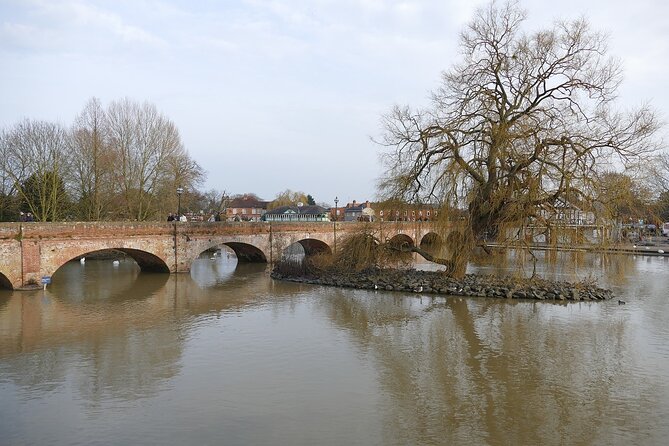 The WalkTalkShow.co.uk - Guided Tour of Stratford upon Avon - The American Fountain Junction and Tudor Pub Survivors