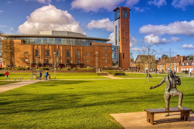 The WalkTalkShow.co.uk - Guided Tour of Stratford upon Avon - Bell Court: The Bell, the Markets, and the Drinking Map