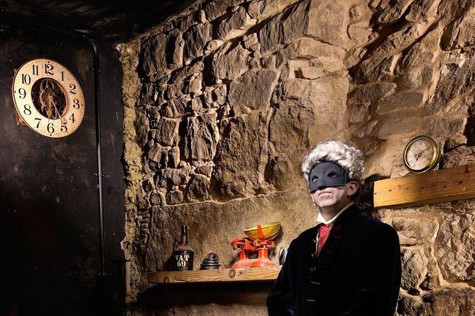 The World Famous Underground Ghost Tour - Entering Edinburgh’s Royal Mile after dark